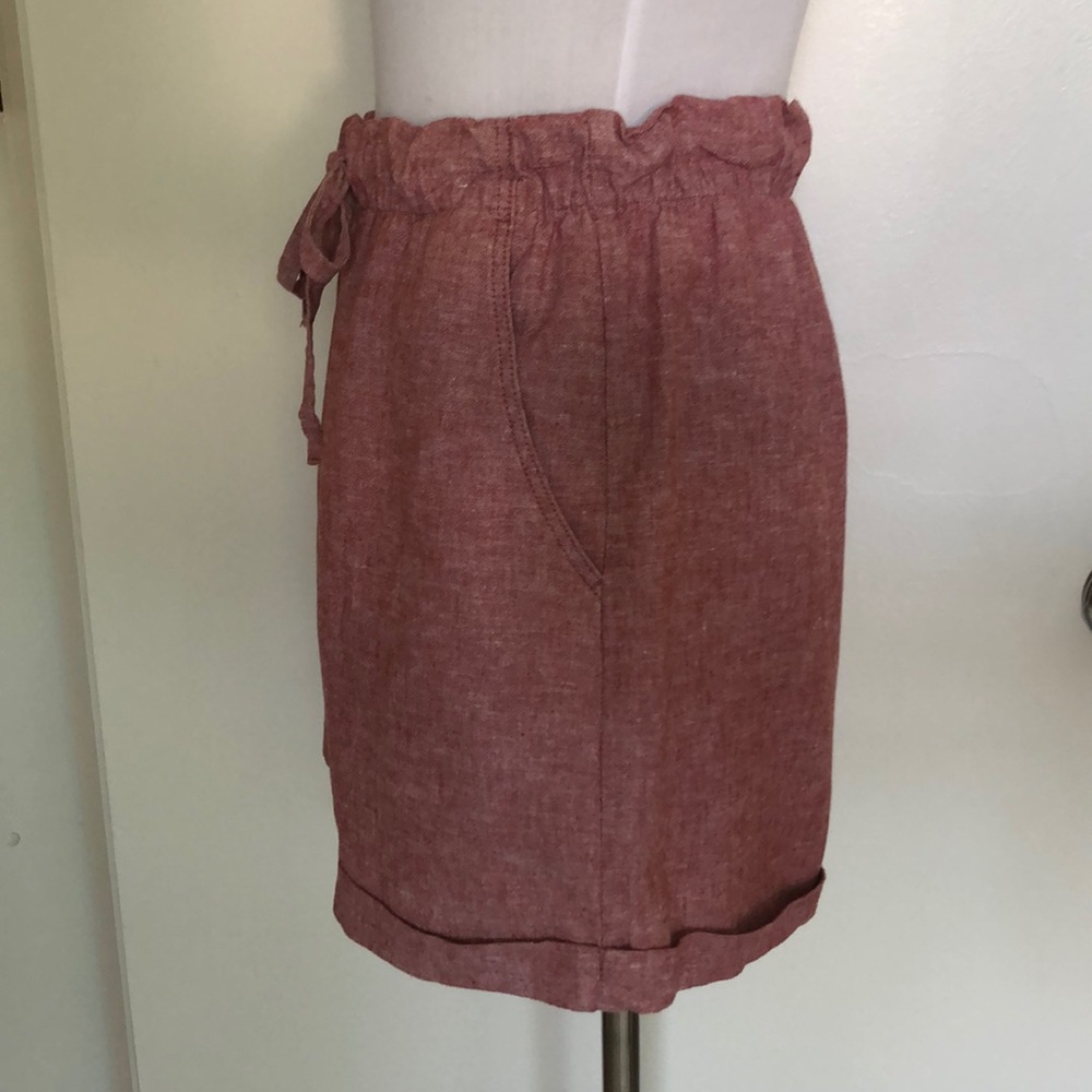 UNIQLO HIGH WAIST SHORTS. - Picture 3 of 7